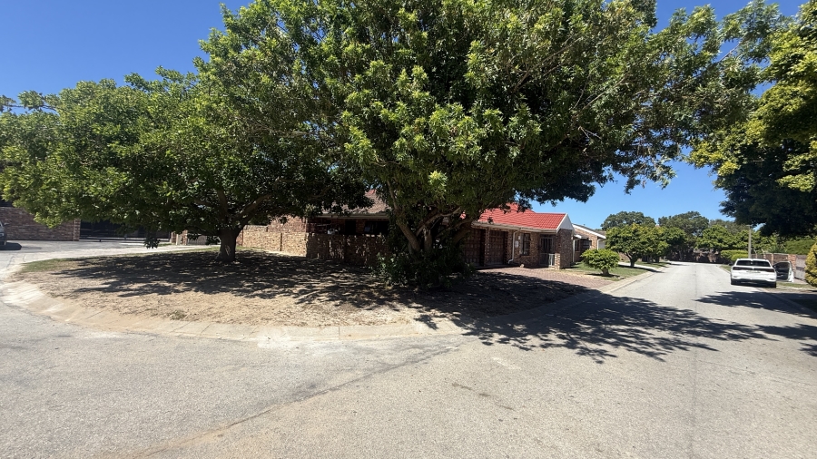 6 Bedroom Property for Sale in Summerstrand Eastern Cape